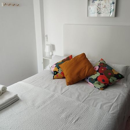 Apartamento Lidia Planta 2, La Carihuela 1ª Linea Playa, Vistas Mar, Buhardilla 1 Dormitorio, 40 M2, 1-3 Huesped, Terraza, Wifi Torremolinos Exterior photo